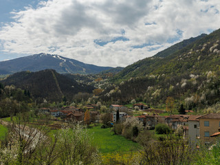 Una veduta di Lisio e della Valle Mongia