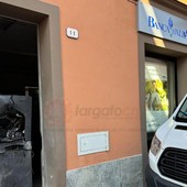 La filiale Banca d'Alba di via Vittorio Emanuele II a La Morra, presa di mira dai ladri