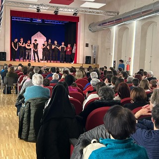 &quot;La favola bella&quot;: i detenuti del Carcere di Saluzzo con Voci Erranti sul palco di Marene