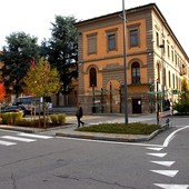 L'ingresso del liceo da Vinci di Alba