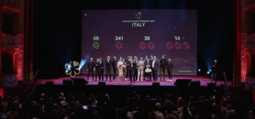 Enrico Crippa, primo da destra, tra i premiati con tre stelle Michelin