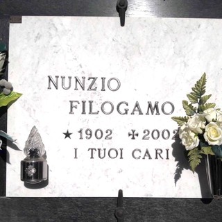 Nel camposanto di Monteu Roero il loculo dove riposa Nunzio Filogamo