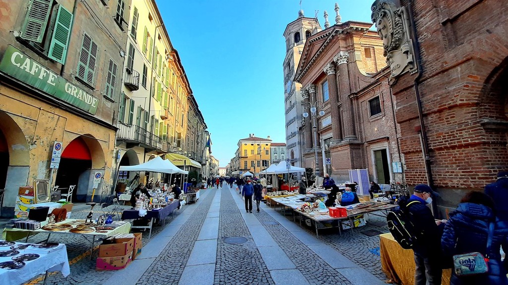 Tempo di saldi, grandi occasioni al via ad Alba