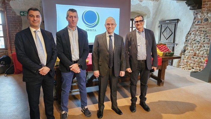 Da sinistra Davide Veglia, direttore Ortofruit Italia, Fabrizio Risso, presidente Lagnasco Group, Massimiliano Novelli, presidente Orbita SB e Domenico Paschetta, presidente Ortofruit Italia