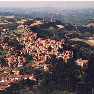 Una veduta del centro langarolo (foto Comune di Novello)