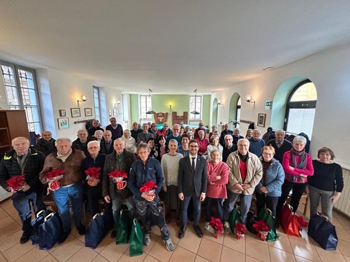 Alba, festa degli auguri con i Nonni Civici