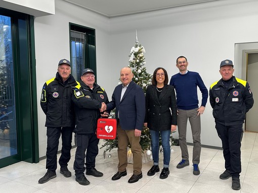 Azienda di Verduno dona un defibrillatore alla Protezione Civile di Pocapaglia