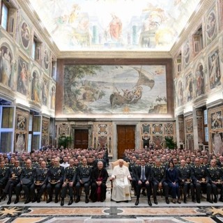 Papa Francesco insieme con le Fiamme Gialle