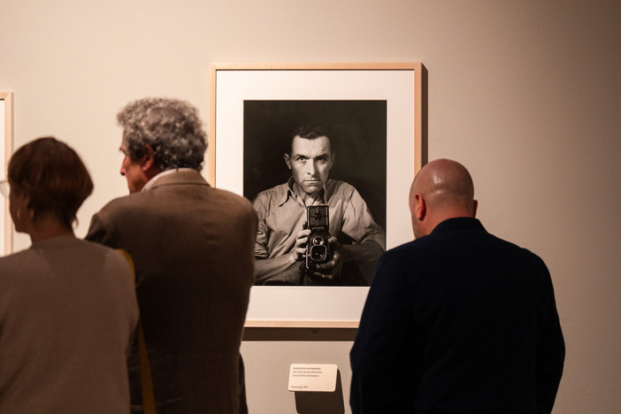 Robert Doisneau, le immagini del grande fotografo francese in mostra al Filatoio di Caraglio fino al 23 febbraio 2025