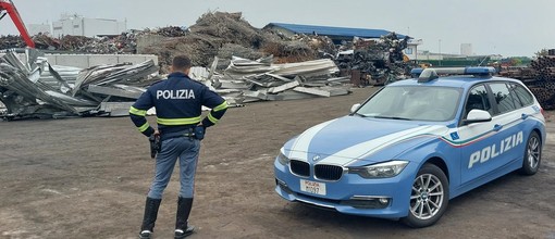 Controlli della Polizia Stradale su carrozzerie e demolitori:  36 persone identificate, tre denunciate per illecita gestione dei rifiuti e altri reati