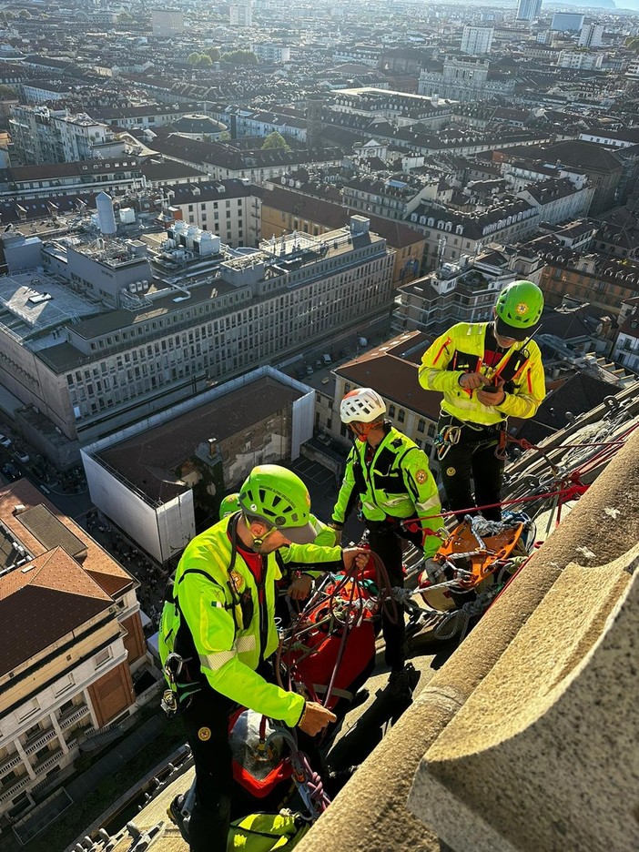 Esercitazione sulla Mole per i 70 anni del Soccorso Alpino e Speleologico piemontese