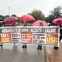 Foto della protesta del 3 ottobre 2024 delle lavoratrici Proteco davanti allo stabilimento Ferrero di Alba