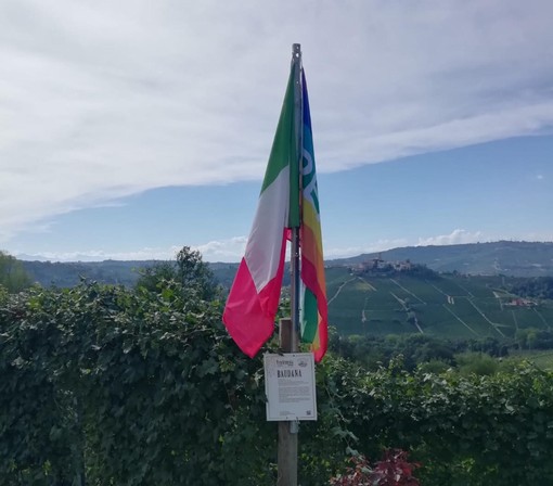 A Serralunga d'Alba è tornata la Vendemmia Tricolore. &quot;Un modo per diffondere un messaggio di pace&quot;