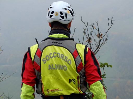 Cade da cavallo e si infortuna al colle della Perla: in corso l'intervento del Soccorso Alpino