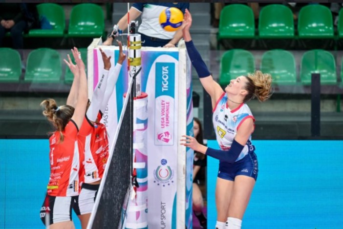 Ekaterina Antropova, premiata MVP del match, in azione contro la Honda Olivero Cuneo (foto di Danilo Ninotto)