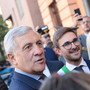 Antonio Tajani venerdì di fronte al Teatro Sociale. Con lui nella foto il sindaco Gatto e la presidente dell'Ente Fiera Liliana Allena