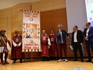 La presentazione del drappo 2023 con l'artista Eugenio Tibaldi