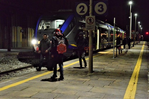 L'aggressione mercoledì sera sulla linea Torino-Alba (foto di repertorio)