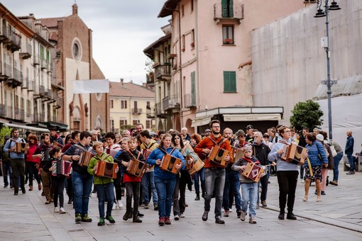 A Saluzzo si apre Uvernada: protagonisti cultura, tradizione, artigianato tra incontri, balli e musica occitana