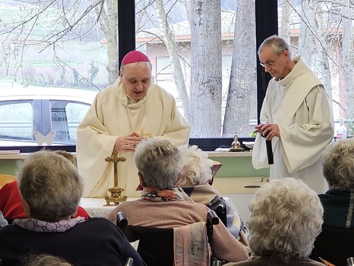 Il Vescovo di Alba celebra il sacramento dell’Unzione degli Infermi alla casa di riposo &quot;Farinasso&quot; di Monticello