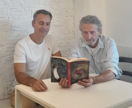 L'aforista Fabrizio Caramagna con il pittore Franco Gotta