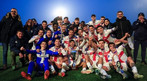 L'Alba Calcio festeggia la vittoria della Coppa  . foto sito lnd