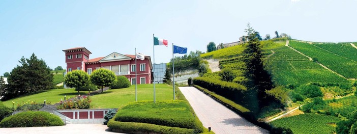 La storica sede di Giordano Vini, in Valle Talloria