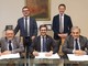 la sigla dell'accordo da parte del presidente di Banca d'Alba Ernesto Tino Cornaglia, del sindaco di Alba Alberto Gatto, del presidente ACA Giuliano Viglione, presenti il direttore generale di Banca d'Alba Enzo Cazzullo e il direttore ACA Fabrizio Pace