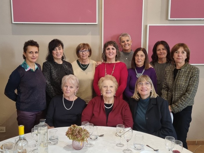 In foto la presidente di Donne per la Granda, Giovanna Tealdi, con alcune socie