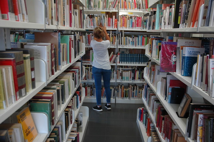 L'interno della biblioteca &quot;Arpino&quot;