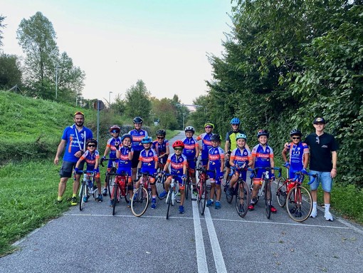 A Piasco l'emozione di pedalare in sicurezza su una vera bici da corsa