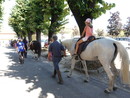 Bra, tanti bambini a cavallo per il battesimo della sella con i Cavalieri del Bandito