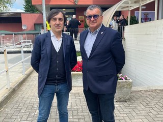 Il consigliere comunale con delega allo sport Daniele Sobrero con Raffaele Di Gennaro, il vice presidente della Federazione Sport Biliardo e Bowling.