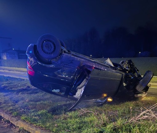 L'auto finita fuori strada alle porte del capoluogo