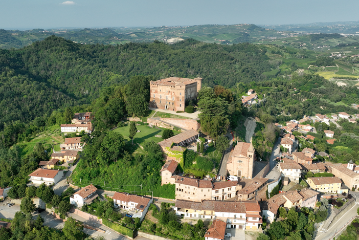 Restaurato e valorizzato il parco all'inglese del castello di Monticello d'Alba, da 700 anni simbolo del Roero