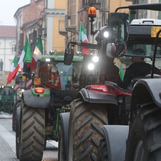 Il corteo di trattori a Fossano