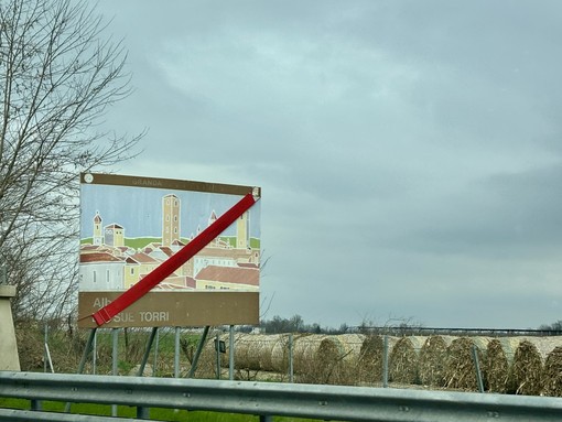 Fuori legge i pannelli turistici sull’autostrada Torino-Savona, sanzionata Autofiori