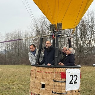 Anche il presidente Cirio nei cieli di Mondovì a bordo di una mongolfiera