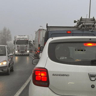 Traffico in tilt sulla provinciale 7 a causa dell'ennesimo incidente: quattro veicoli coinvolti