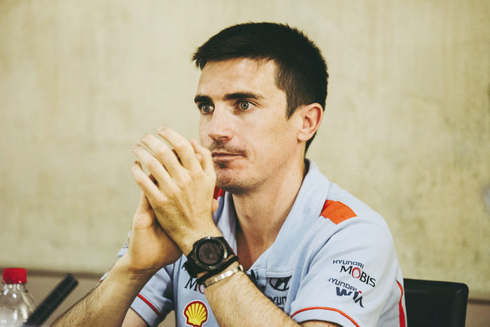 Craig Breen, qui in un'espressione sorridente durante la presentazione del Rally di Alba 2020. Il pilota irlandese aveva 33 anni (foto Barbara Guazzone)