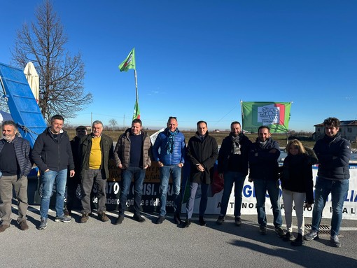 Agricoltori autonomi in presidio a Peveragno: stamattina la visita del presidente Cirio