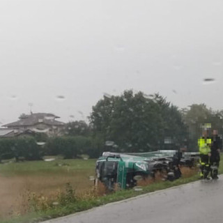 Beinette, camion esce di strada sulla provinciale 564