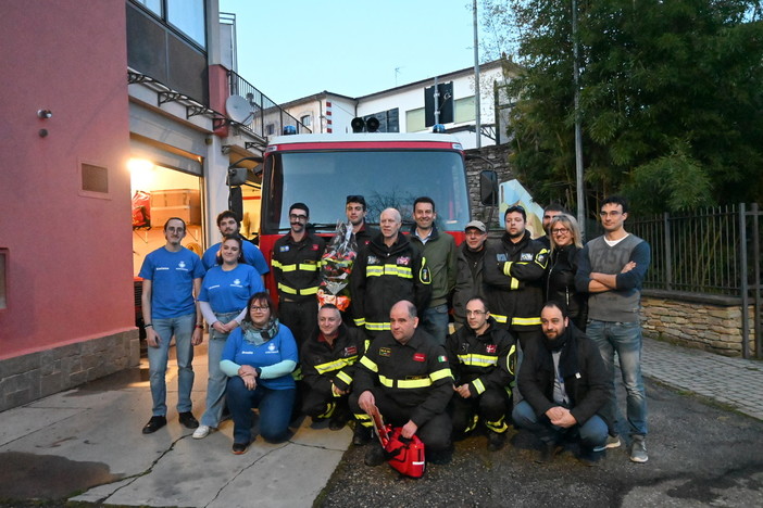 Cortemilia, grazie alla sinergia tra pubblico e privato donato un defibrillatore ai Vigili del Fuoco volontari [FOTO E VIDEO]