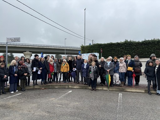 A Bra un flash mob delle candidate a sostegno di Fogliato per fare rumore contro i femminicidi