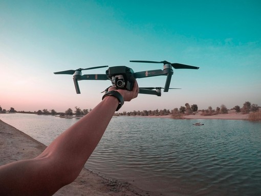 Come pilotare un drone senza patentino: tutto quello che devi sapere
