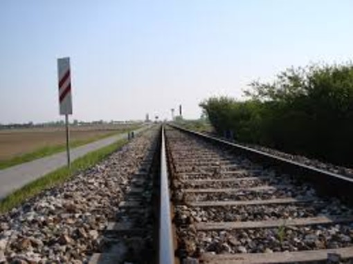 Un uomo è stato travolto questa mattina da un treno nella zona tra Moncalieri e Trofarello