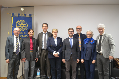 Da sinistra (nella foto di Lucia Ernè): Ginetto Pellerino, Gaia Frunzio, Roberto Bodrito, Nicoletta Ponchione, Alberto Gatto, Rosario D’Acunto, Piera Arata e Roberto Cavallo