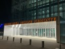 L'insegna del grattacielo della Regione illuminata di arancione in occasione del 25 novembre