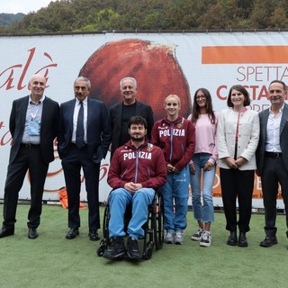 In corso a Frabosa Sottana l'edizione 2024 del Galà della Castagna d'Oro: evento che celebra la castagna ma anche gastronomia, folclore, cultura e sport. Nel pomeriggio la consegna del premio “Castagna d’Oro” a sportivi olimpici e personaggi di fama nazionale e internazionale. Sopra Julio Velasco con Marino Bartoletti