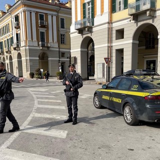 Spacciava hashish e 'crack': arrestato dalla Guardia di Finanza di Cuneo